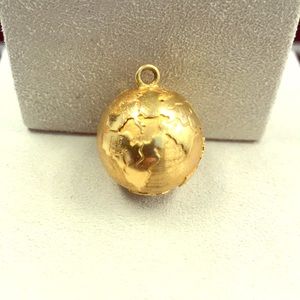 18k Yellow Gold Globe Pendant/Charm